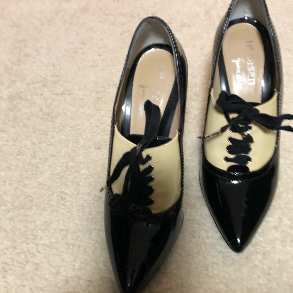 black Patton leather pumps with a beige accent